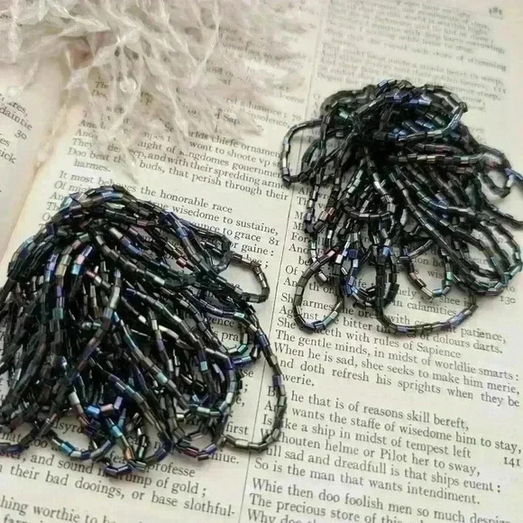 Pair of vintage 1950s sparkle clip on earrings - Picture 3 of 8